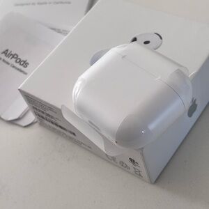Apple AirPods pro 4 with Charging Case